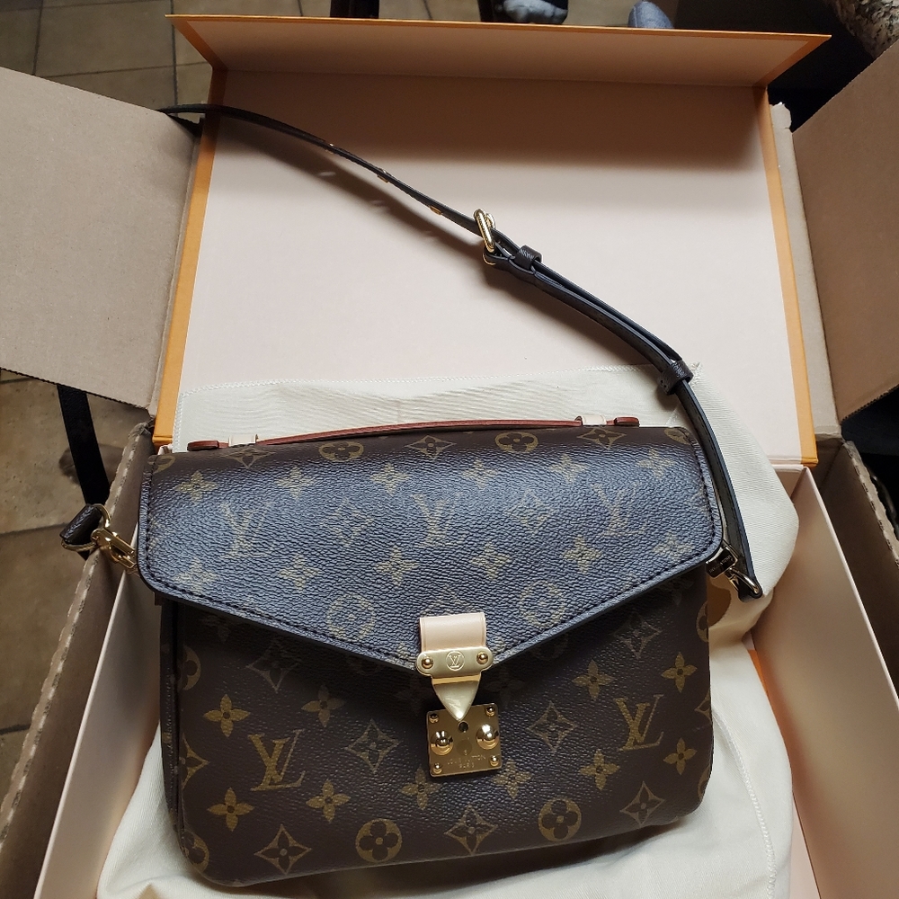 Authentic,LV Pochette Mètis